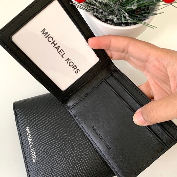 Michael Kors Harrison Bifold W Passcase - Picture 3 of 7